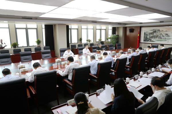 省农信联社党委理论学习中心组进行集体学习